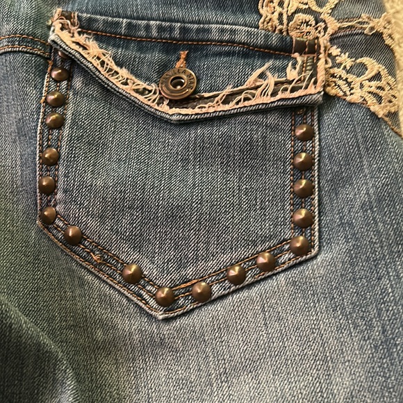 Women Jeans with Lace pockets - Picture 3 of 4